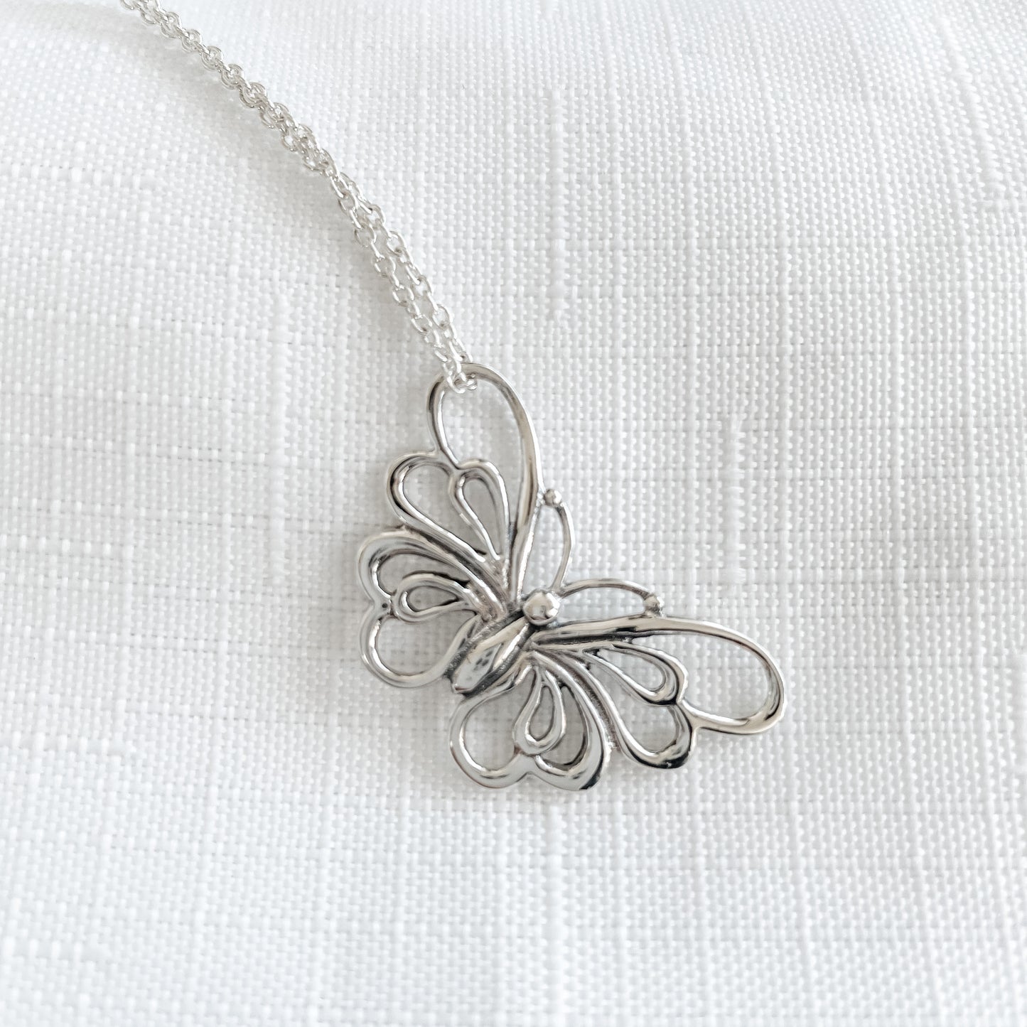 'BUTTERFLY' EFFECT - SILVER NECKLACE