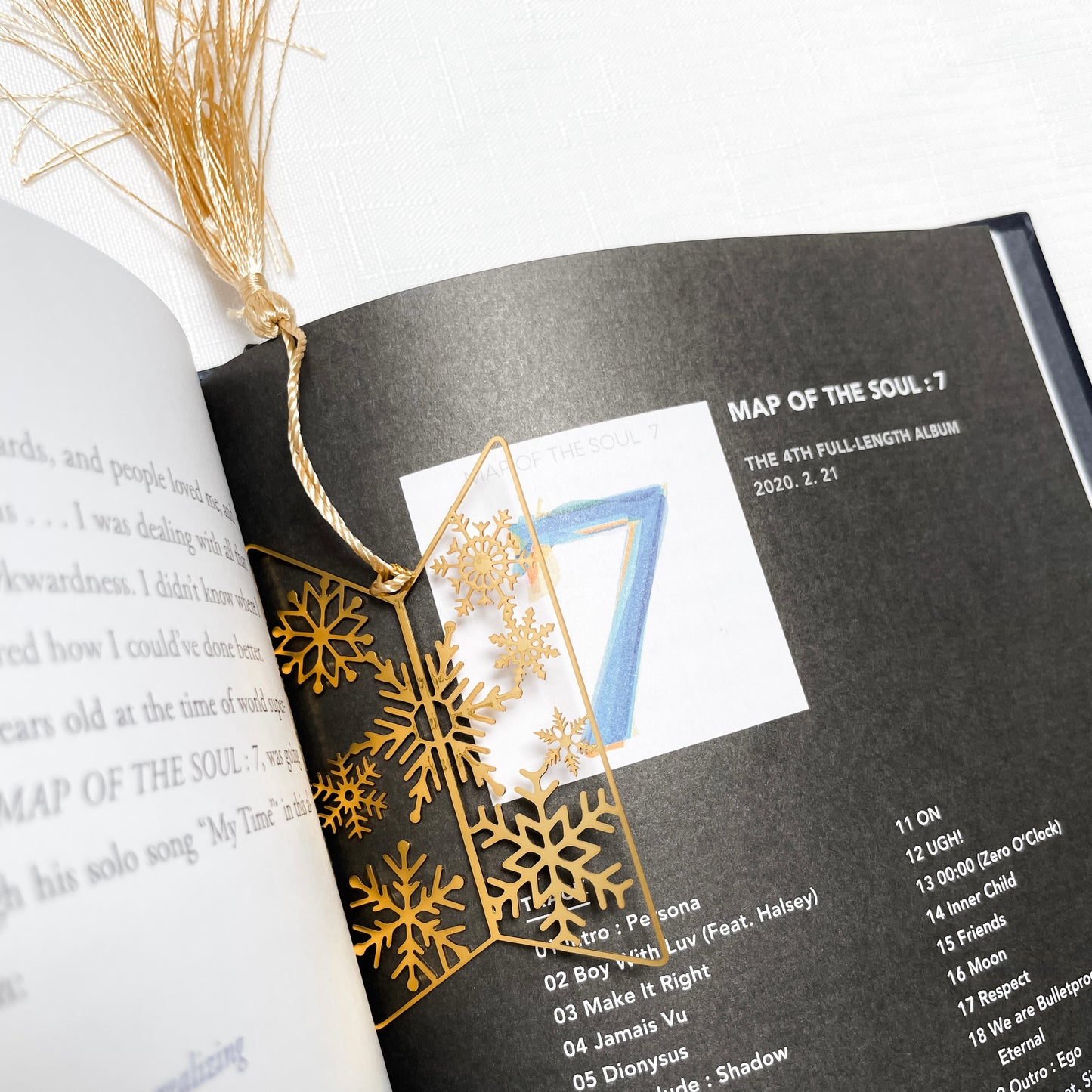 'CRYSTAL SNOW' (GOLD) - ORNAMENT/ BOOKMARK