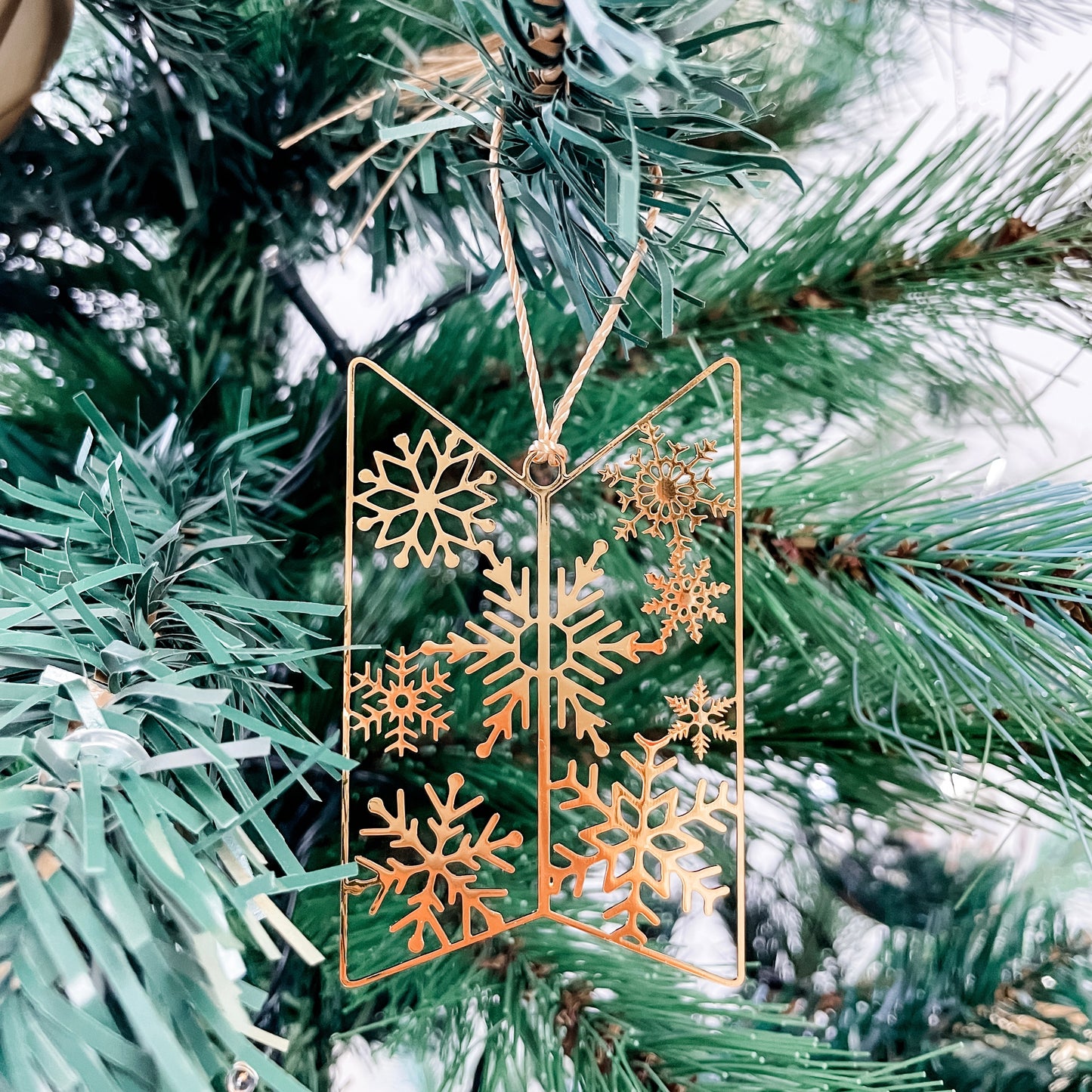 'CRYSTAL SNOW' (GOLD) - ORNAMENT/ BOOKMARK