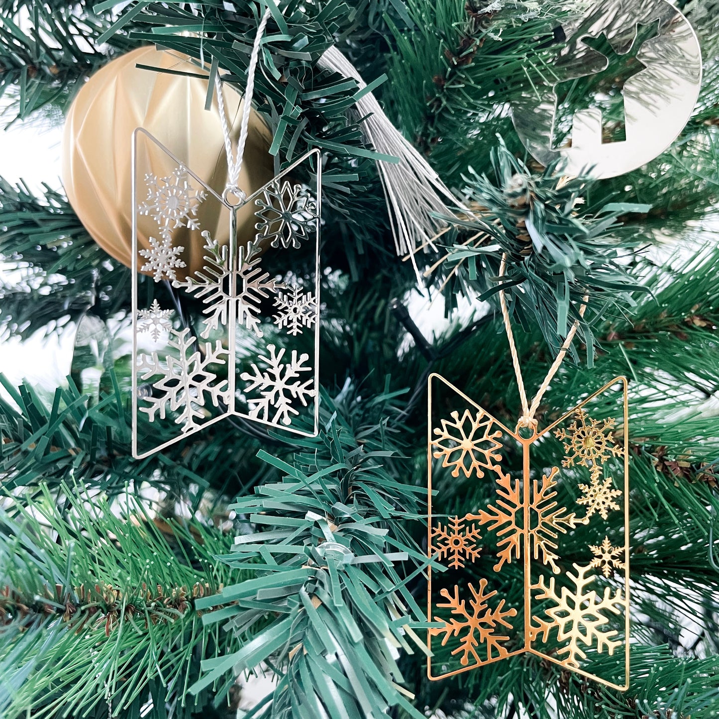 'CRYSTAL SNOW' (GOLD) - ORNAMENT/ BOOKMARK