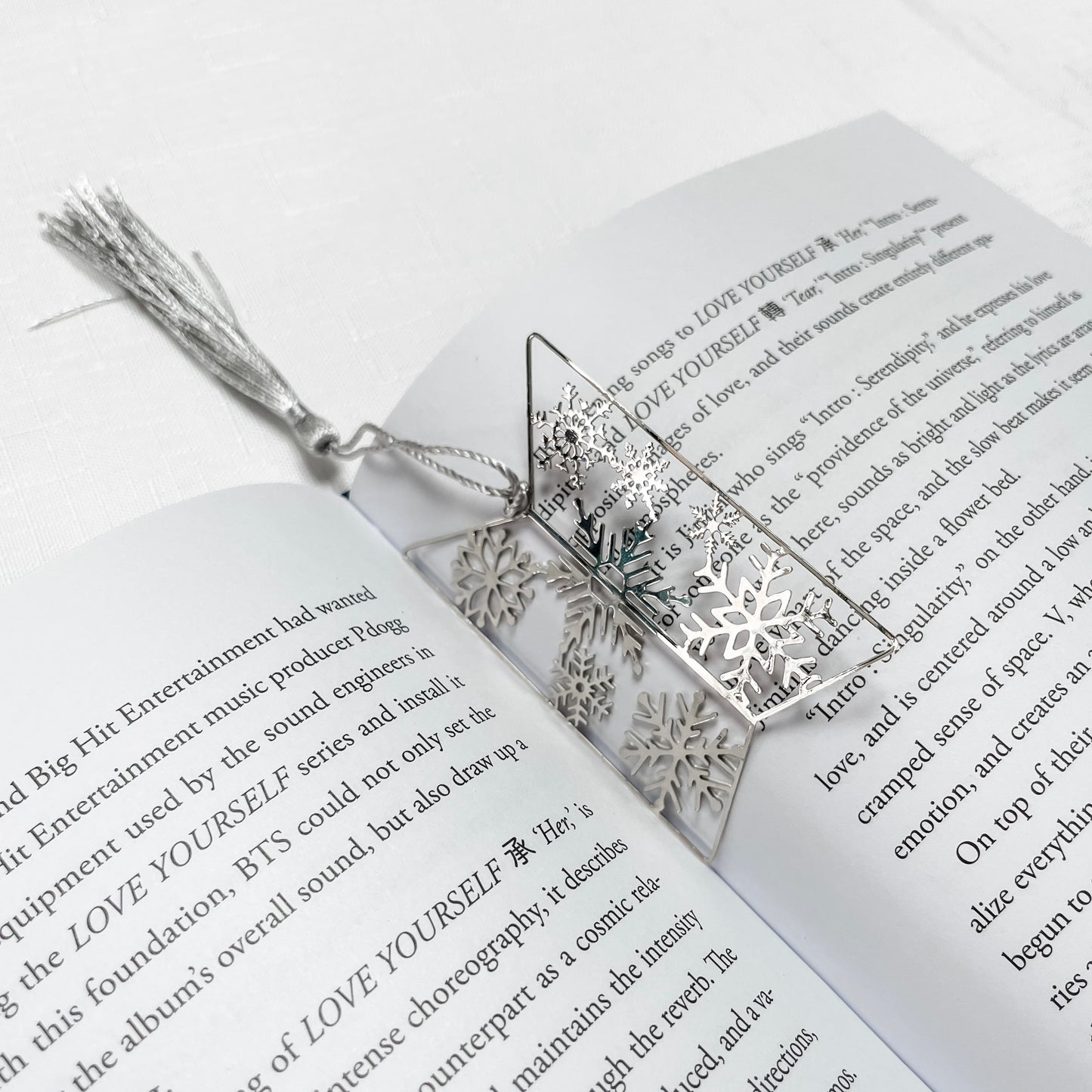 'CRYSTAL SNOW' (SILVER) - ORNAMENT/ BOOKMARK