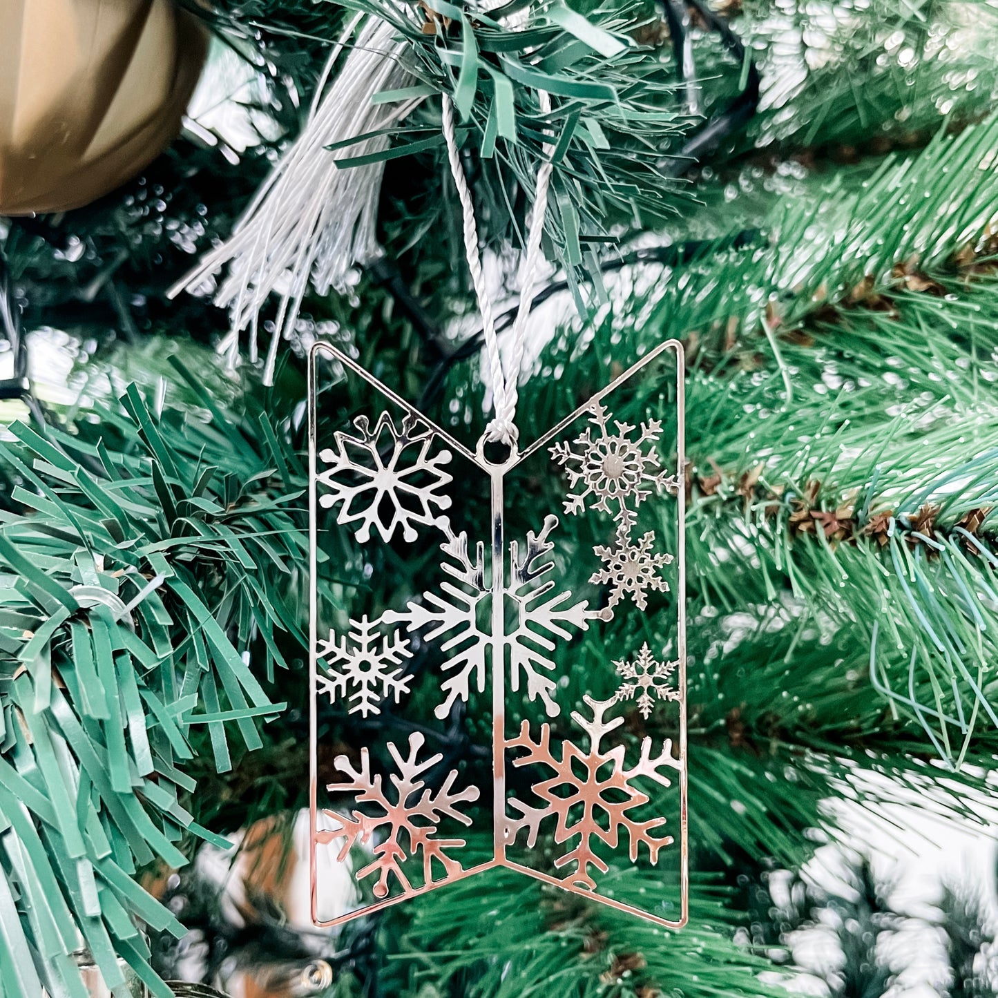 'CRYSTAL SNOW' (SILVER) - ORNAMENT/ BOOKMARK
