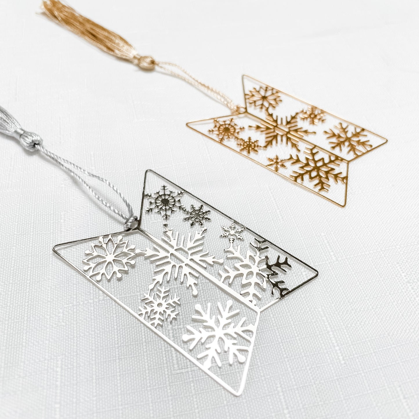 'CRYSTAL SNOW' (SILVER) - ORNAMENT/ BOOKMARK