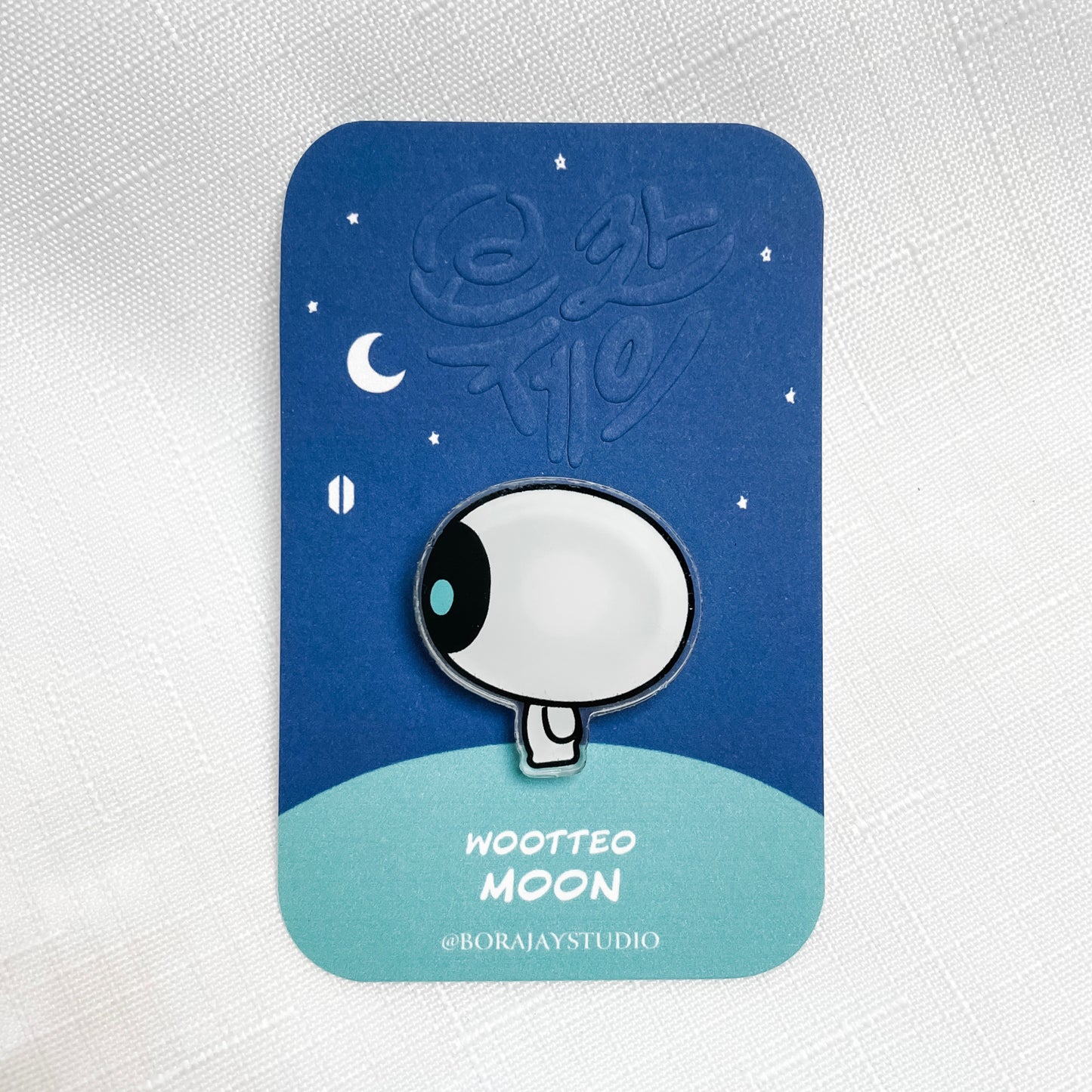 WOOTTEO 'MOON' ACRYLIC PIN